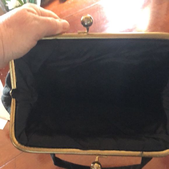 Vintage needlepoint/tapestry black with pink flowers carpet bag - Picture 3 of 10